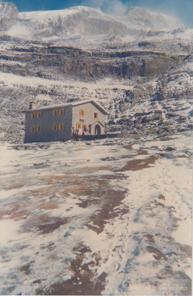 Refugio de Góriz, 2.195 mts. arriba el Cilindro de Marboré